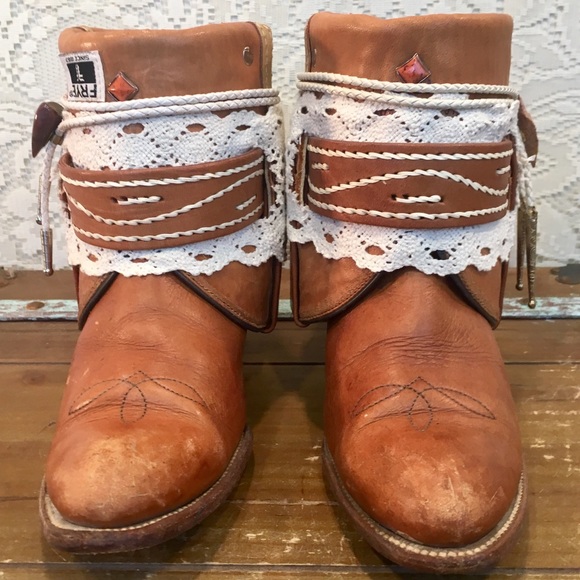 Vintage Frye Handcrafted Boho Booties size 10 M - Picture 2 of 13
